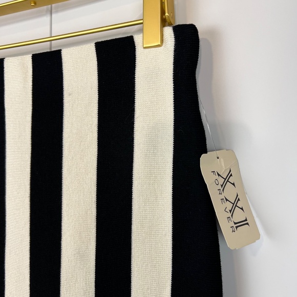 XXI by Forever 21 Women's Black and White Striped Mini Skirt - Picture 7 of 13